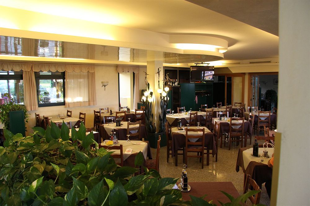 Hotel Gran Delta Rosolina Buitenkant foto