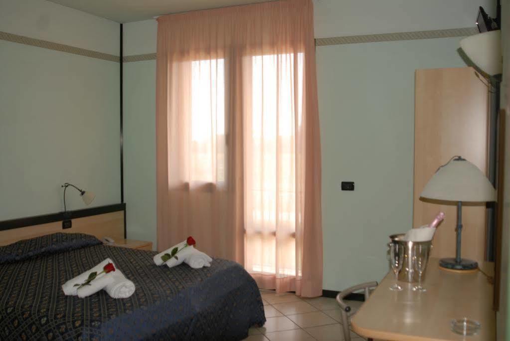 Hotel Gran Delta Rosolina Buitenkant foto